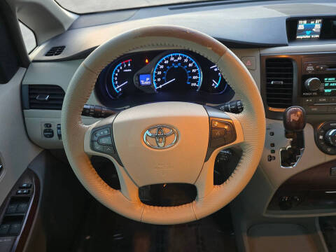 2013 Toyota Sienna XLE 8-Passenger