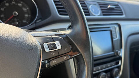 2017 Volkswagen Passat 1.8T R-Line