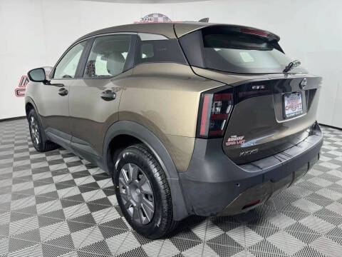 2025 Nissan Kicks S