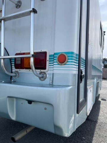 1997 Isuzu Elf Camper