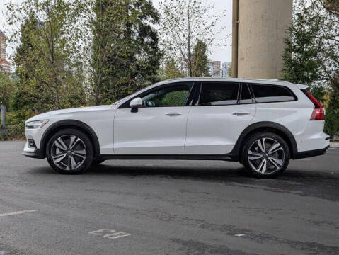 2025 Volvo V60 Cross Country B5 Plus