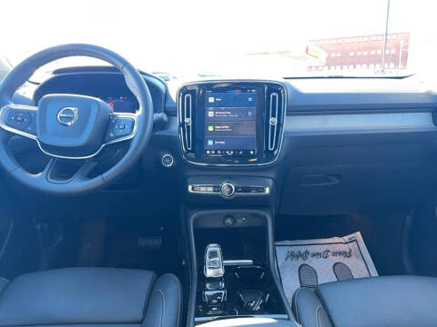 2025 Volvo XC40 B5 Plus Bright Theme