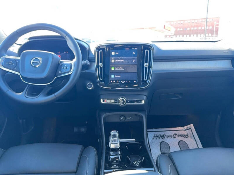 2025 Volvo XC40 B5 Plus Bright Theme