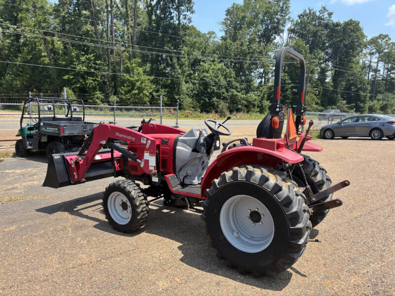2016 Mahindra 1526