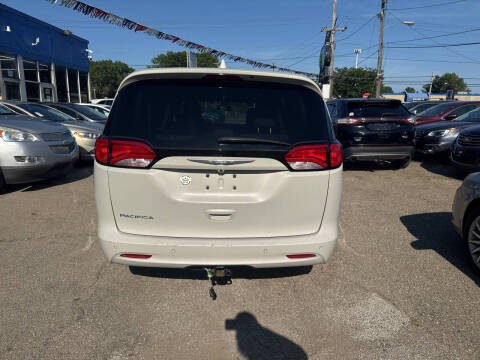 2017 Chrysler Pacifica Touring