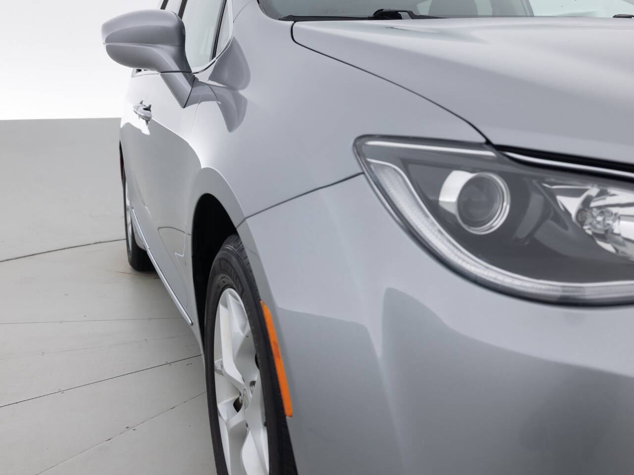 Used Car 2017 Chrysler Pacifica  Touring L Plus 4dr Mini Van For Sale Under $12,000 In Coal City, Illinois