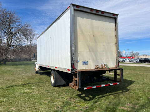 2005 Freightliner M2 106