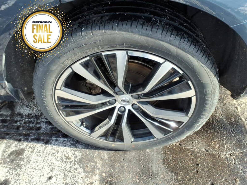 2024 Volvo XC60 B5 Plus Dark Theme