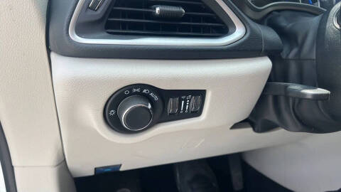 2022 Chrysler Voyager LX