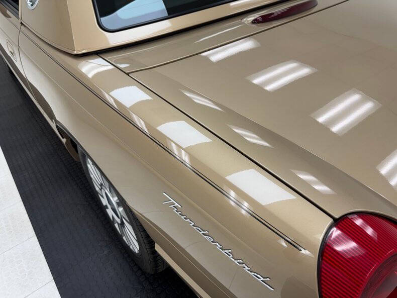 2005 Ford Thunderbird Deluxe