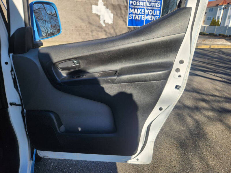 2021 Nissan NV200 S