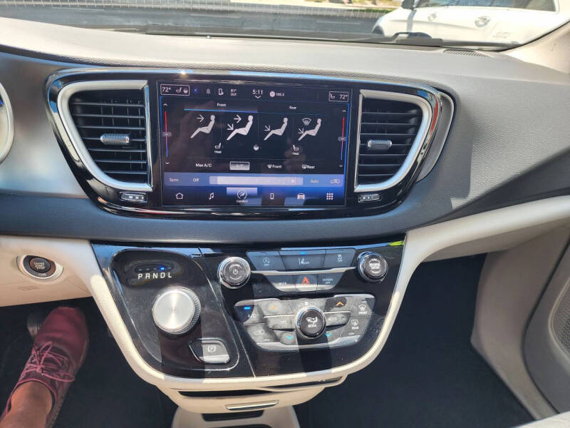 2022 Chrysler Pacifica Touring L