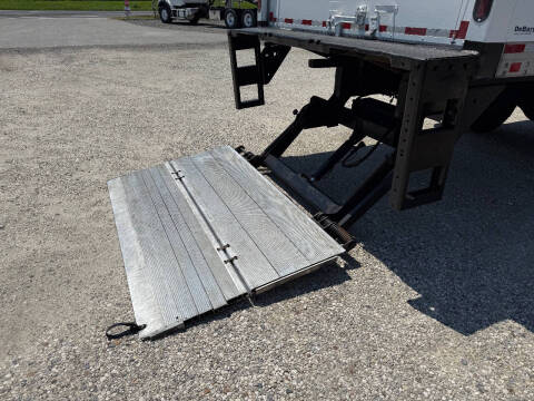 2017 Freightliner M2 106