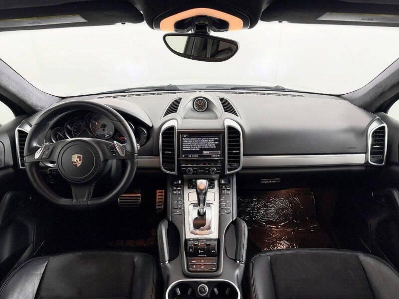 2013 Porsche Cayenne GTS