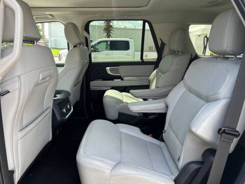 2025 Ford Expedition Platinum