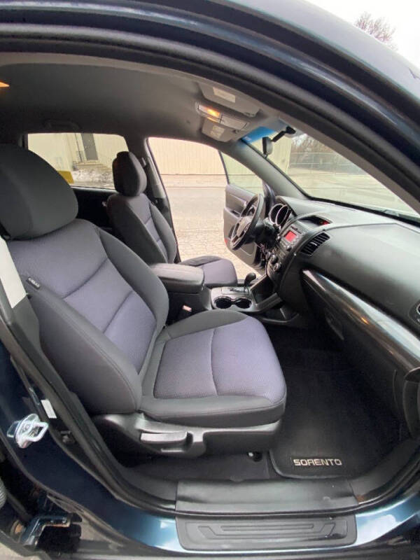 2011 Kia Sorento LX