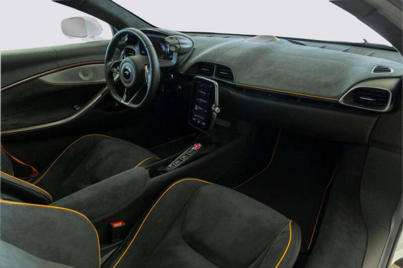 2024 McLaren Artura