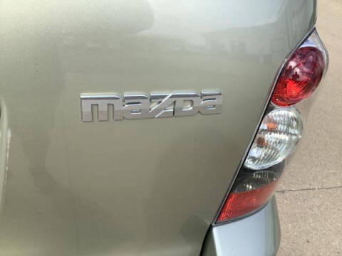 2004 Mazda MPV