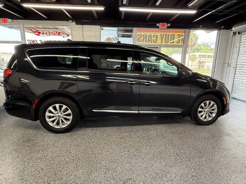 2017 Chrysler Pacifica Touring-L