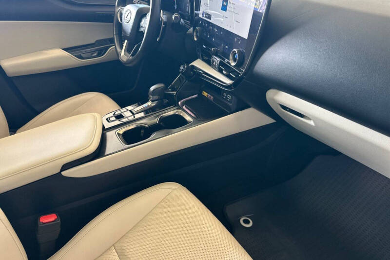 2025 Lexus NX 450h+