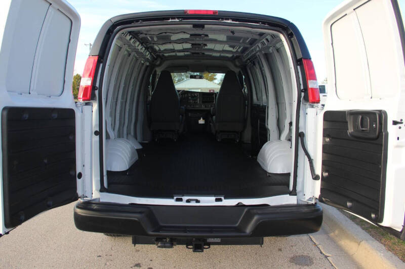 2025 Chevrolet Express 3500