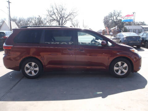 2017 Toyota Sienna LE 8-Passenger