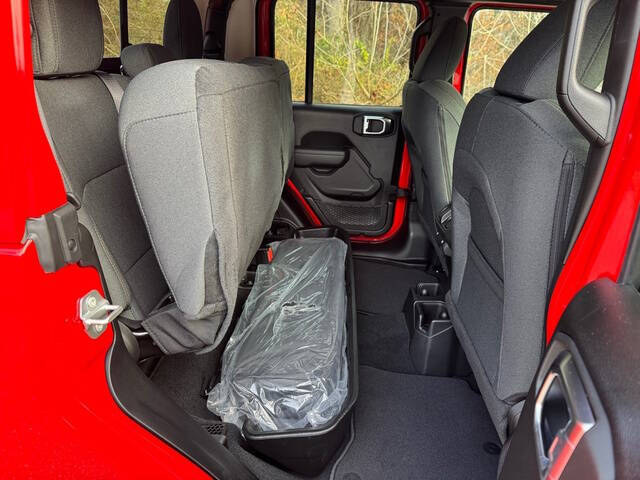 2025 Jeep Gladiator NightHawk