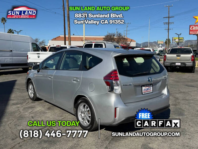 2017 Toyota Prius v Three