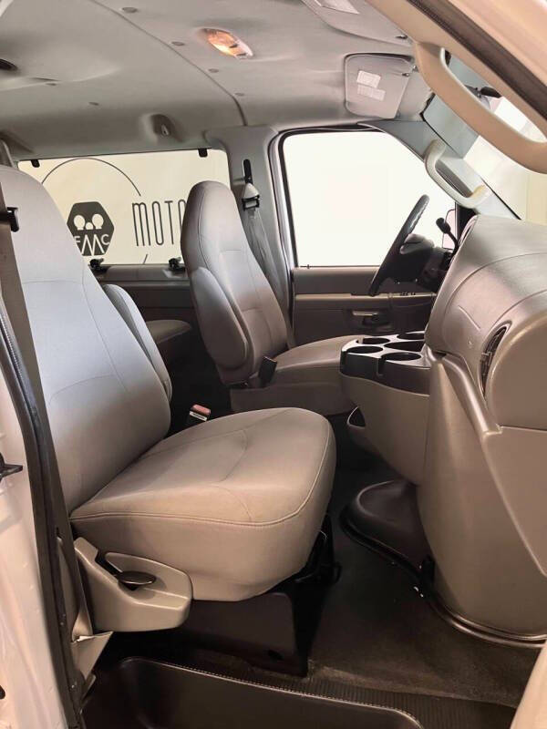 2006 Ford E-Series E-350 SD XLT