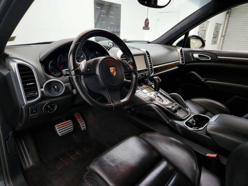 2013 Porsche Cayenne GTS