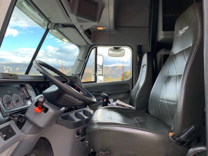 2010 Freightliner Columbia 120