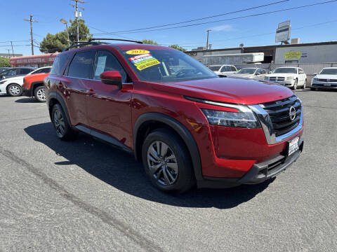 2022 Nissan Pathfinder SV