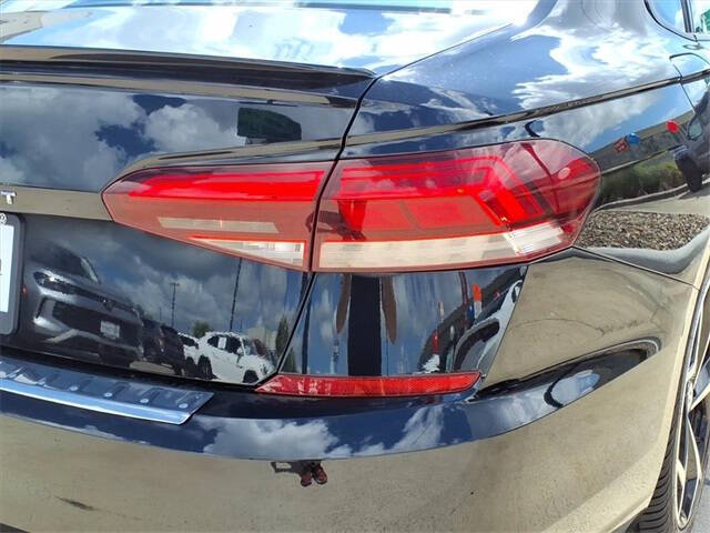 2022 Volkswagen Passat R-Line