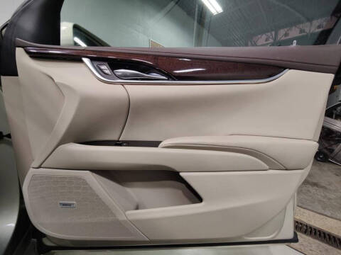 2013 Cadillac XTS Luxury Collection