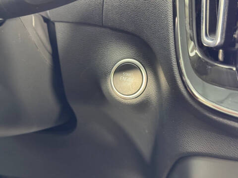 2024 Volvo XC40 B5 Plus Bright Theme