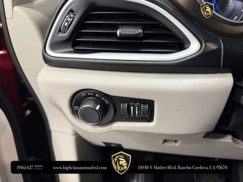 2020 Chrysler Voyager LXi