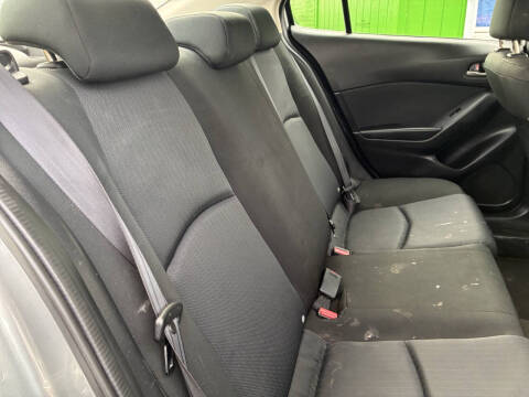 2015 Mazda MAZDA3 i SV