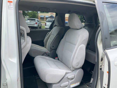 2017 Toyota Sienna LE 7-Passenger