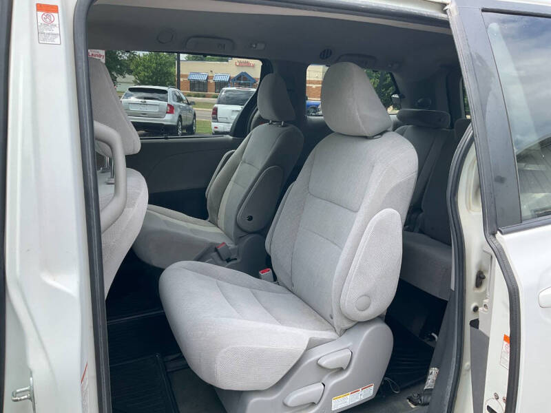 2017 Toyota Sienna LE 7-Passenger