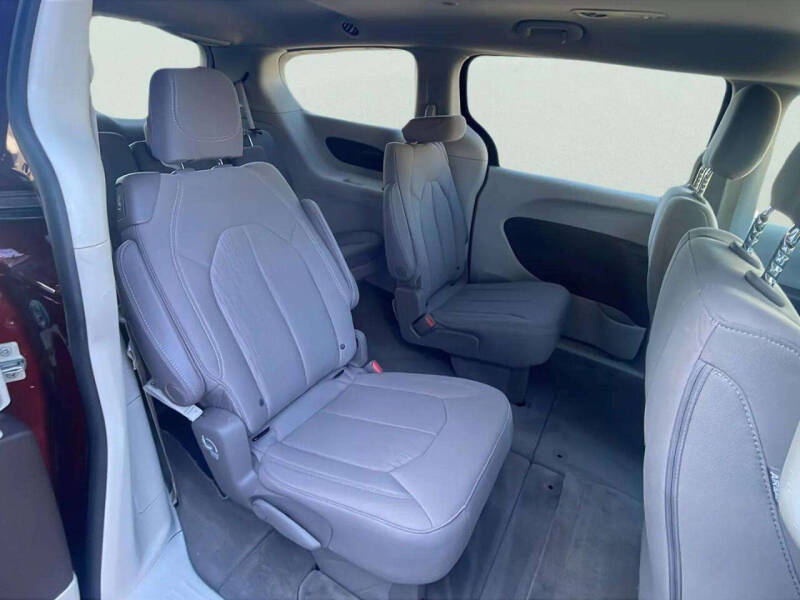 2021 Chrysler Voyager LX