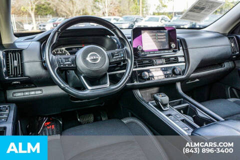 2025 Nissan Pathfinder SV