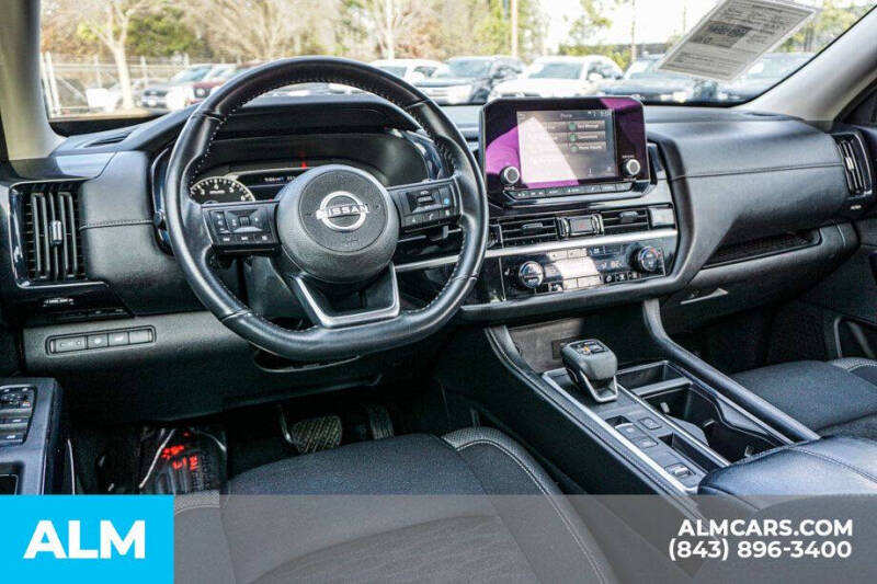 2025 Nissan Pathfinder SV