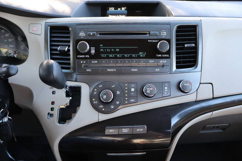 2011 Toyota Sienna LE 7-Passenger Auto Access Seat