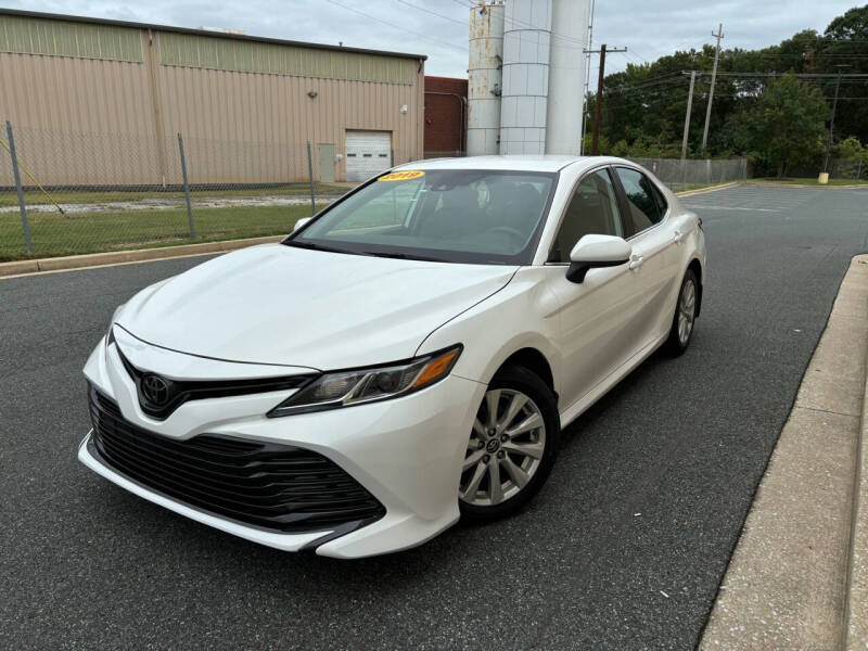 2019 Toyota Camry LE photo 3