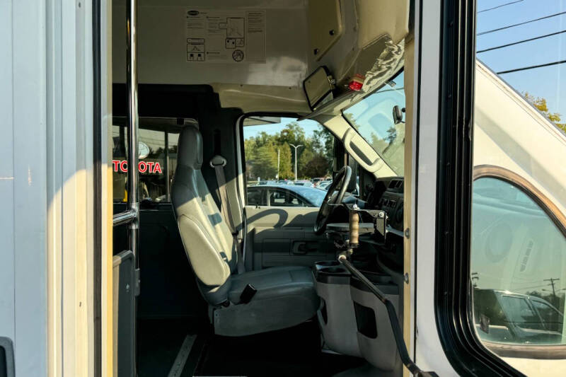 2011 Ford E-Series E-350 SD