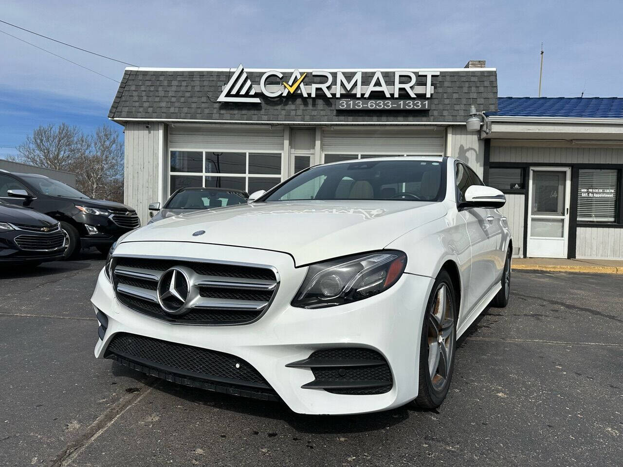 Off white 2017 Mercedes-Benz E-Class E 300 4MATIC AWD E 300 4MATIC 4dr Sedan 1