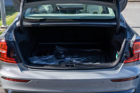 2024 Volvo S60 B5 Core Dark Theme