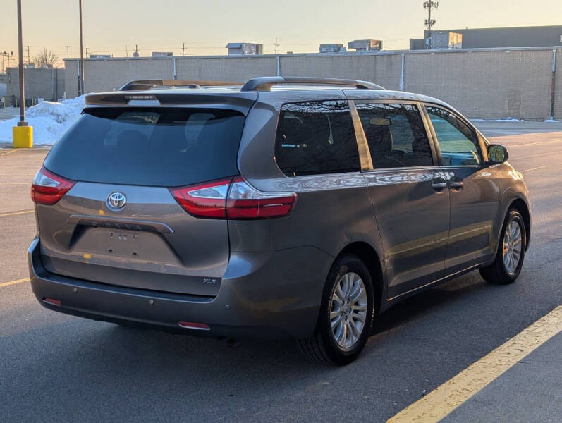 2017 Toyota Sienna XLE 8-Passenger