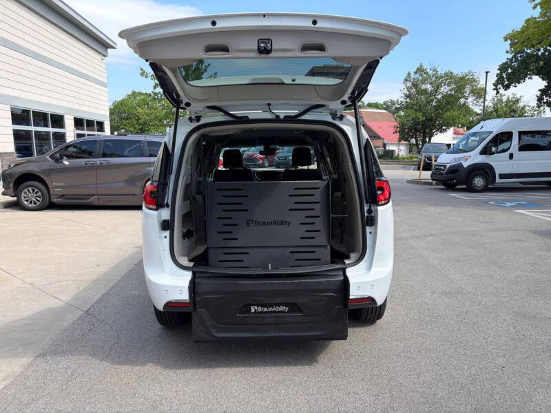 2024 Chrysler Pacifica Touring L