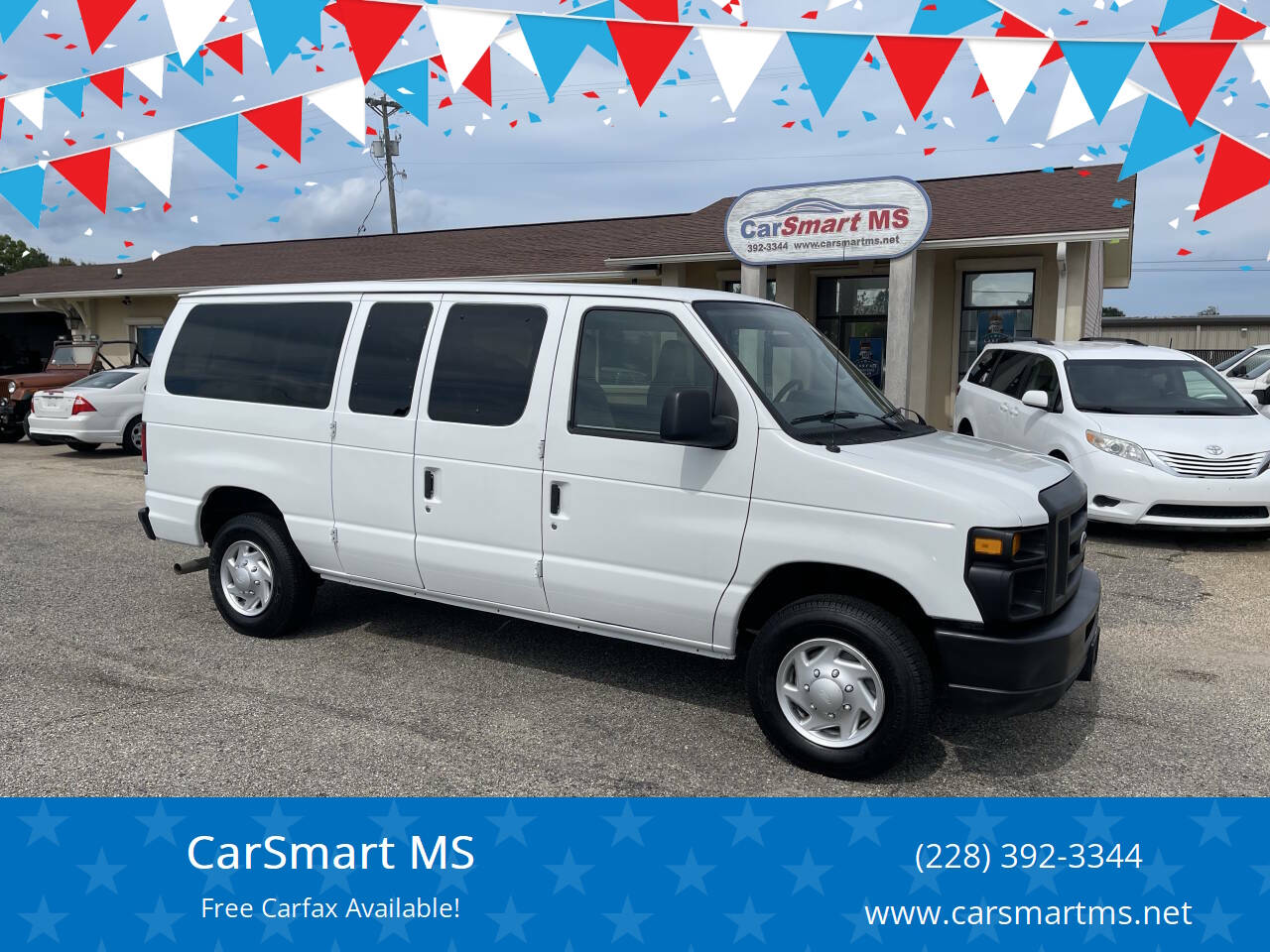 White 2013 Ford E-Series E-350 SD XL E-350 SD XL 3dr Passenger Van 1